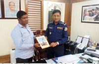বরিশাল ডিআইজিকে “আগৈলঝাড়া তথ্য পরিক্রমা” প্রদান