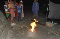 উজিরপুরের সাতলায় নলকুপে গ্যাস