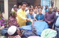 উজিরপুরে ভিক্ষুক পূর্নবাসনে ভ্যানগাড়ি   নগদ অর্থ প্রদান