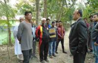 আগৈলঝাড়ায় এক মাসের মধ্যে মুরগীর ফার্ম   সরিয়ে নিতে নির্দেশ দিলেন ইউএনও