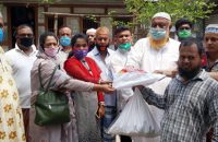 গৌরনদীতে কর্মহীন সাত শতাধিক পরিবারকে খাদ্য সহায়তা প্রদান