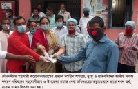 গৌরনদীতে অসহায় ও প্রতিবন্ধীদের মাঝে নগদ অর্থ বিতরণ