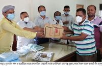 আগৈলঝাড়ায় করোনায় মৃতদের দাফন ও অন্তোষ্টিক্রিয়াকারী স্বেচ্ছাসেবীদের স্বাস্থ্য সুরক্ষার উপকরণ প্রদান