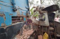 গৌরনদীতে কাভার্টভ্যানও ট্রলির সংঘর্ষে নিহত-১ আহত-৪