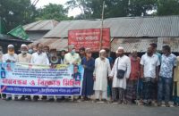 উজিরপুরের মৃত মুক্তিযোদ্ধাকে নিয়ে কটুক্তি ও পরিবারের সদস্যদের প্রাননাশের হুমকির প্রতিবাদে মানববন্ধন