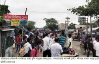 গৌরনদীতে ঢাকা মুখি মানুষের জনস্রোত