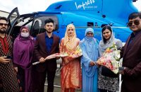 হেলিকাপ্টারে গৌরনদীতে বর ও নববধূ, উৎসুক জনতার ভীড়