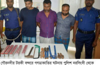 গৌরনদীর টরকী বন্দরে গণডাকাতির মালামালসহ নরসিংদী থেকে তিন ডাকাত গ্রেপ্তার