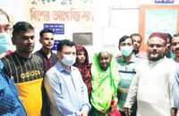 ফলো আপঃ সেই বৃদ্ধাকে ফিরিয়ে নিলেন স্বজনরা