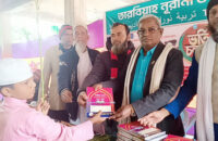 গৌরনদীতে মাদ্রাসা শিক্ষার্থীদের মাঝে পোশাক বিতরন