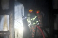 গৌরনদীতে দুই বসতঘরে আগুন দিলো মাদক সেবী