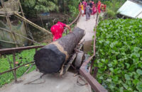 স্থানীয়দের বাঁধা উপেক্ষা করে গাছ উঠিয়ে ব্রীজ ভেঙ্গে ফেলার অভিযোগ