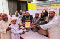 গৌরনদীতে হাফেজ এবং হাফেজাকে পাড়ড়ী ও হিজাব প্রদান