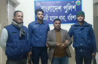 গৌরনদীতে ভূয়া  চিকিৎসক  গ্রেপ্তার, হাসপাতাল  কর্তৃপক্ষের বিরুদ্ধে ব্যবস্থা নেওয়ার দাবি