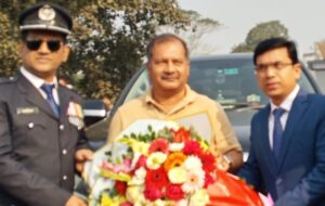 ‎তথ্য মন্ত্রী হয়ে প্রথমবার নিজ জেলায় স্বপনের আগমন: ফুলেল শুভেচ্ছায় সিক্ত,   গৌরনদীতে উৎসবের আমেজ