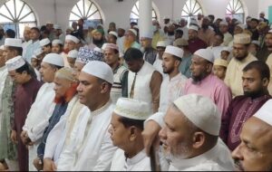 গৌরনদী কেন্দ্রীয় ঈদগা ময়দানে তথ্যমন্ত্রীর নামাজ আদায়, গনমানুষের সাথে শুভেচ্ছা বিনিময়