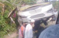  গৌরনদীতে বাস খাদে, নিহত-১ আহত-৩