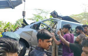 গৌরনদীতে বাস-মাইক্রোবাসের সংঘর্ষে নিহত-২