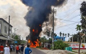  গৌরনদতে তৈল পাম্পে আগুন